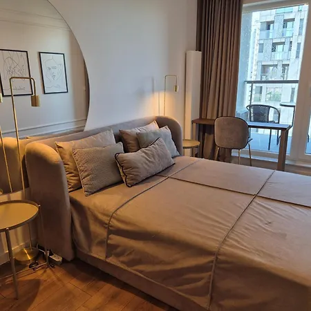 Sokolska 30 Towers - New- Lux- Parking- Sauna- Gym -and The View 公寓 *