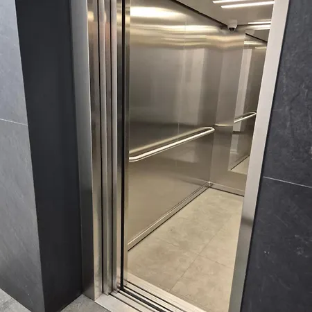 Sokolska 30 Towers - New- Lux- Parking- Sauna- Gym -and The View 公寓 卡托维兹