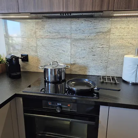 Sokolska 30 Towers - New- Lux- Parking- Sauna- Gym -and The View 卡托维兹