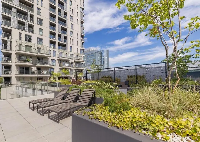 Sokolska 30 Towers - New- Lux- Parking- Sauna- Gym -and The View 아파트