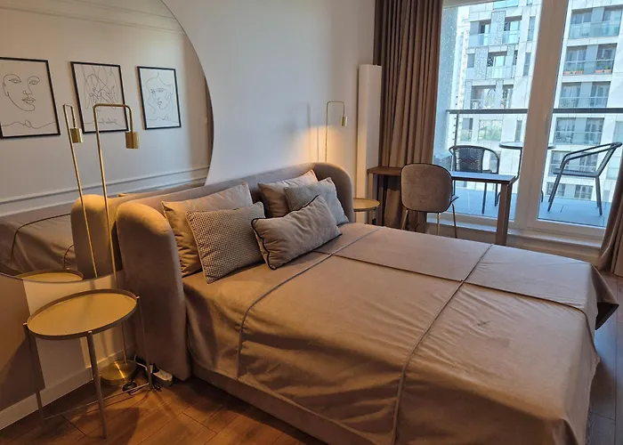 Sokolska 30 Towers - New- Lux- Parking- Sauna- Gym -and The View 아파트 *